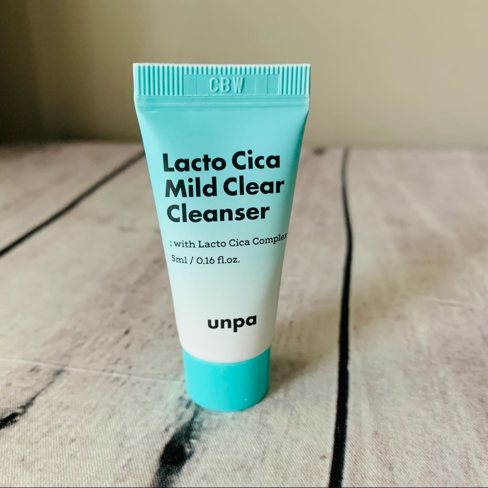 2/15$ New 💗 UNPA Lacto Cica Mild Clear Cleanser 5 ml